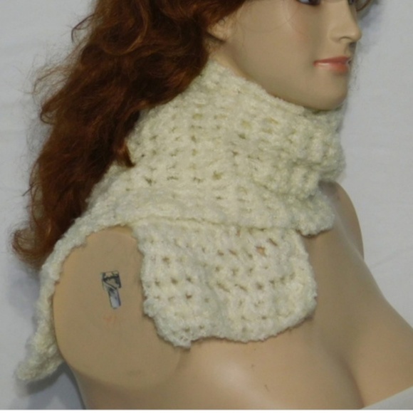 Scarf, multiple wrap around styles. Knit, soft - Picture 2 of 8
